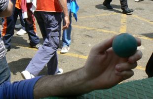 Imaxes dos enfrontamentos entre policía española e operarios, na Avenida de Beiramar e fronte os estaleiros de Barreras / CIG