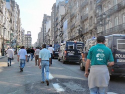 A marcha estivo acompañada en todo momento dunha forte presenza policial